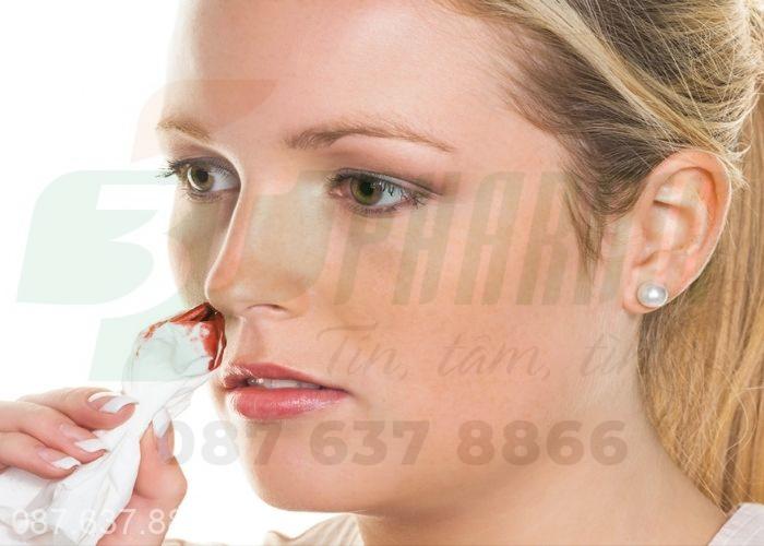 Tình trạng chảy máu cam 1 bên mũi xuất hiện nhiều hơn là ở cả 2 bên