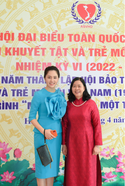 Bà Trần Thị Ngọc Trâm – TGĐ Tập đoàn 3T – Đức Thịnh và bà Bùi Thị Minh Hoài – Bí thư Trung ương Đảng, Trưởng Ban Dân vận Trung ương.