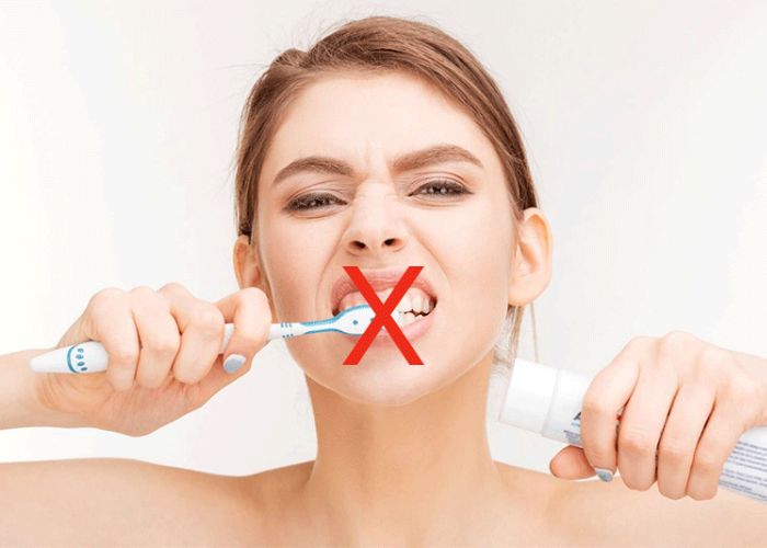 Chăm sóc răng miệng không đúng cách có thể gây viêm nhiễm và nhiệt miệng